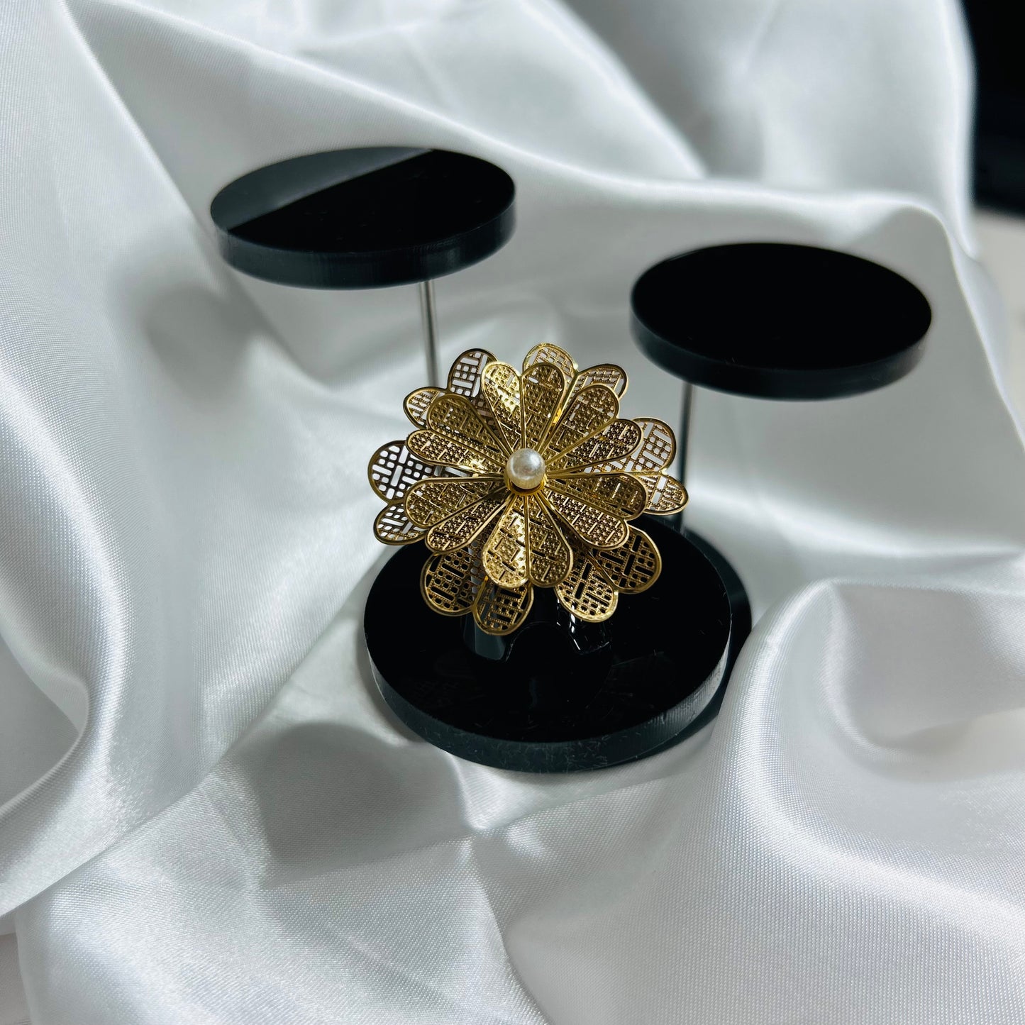 Bague Statement Fleur Contemporaine Ajourée