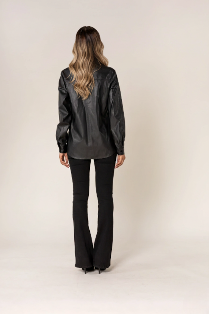 Chemise similicuir cintrée