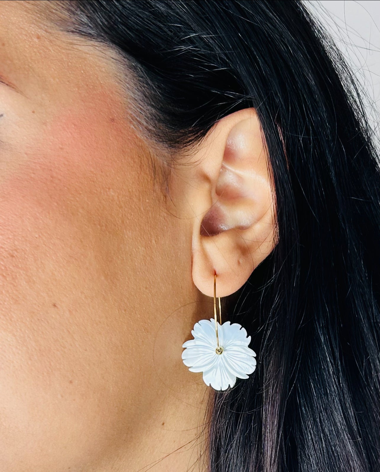 Boucles Flora – Fleur nacrée dorée