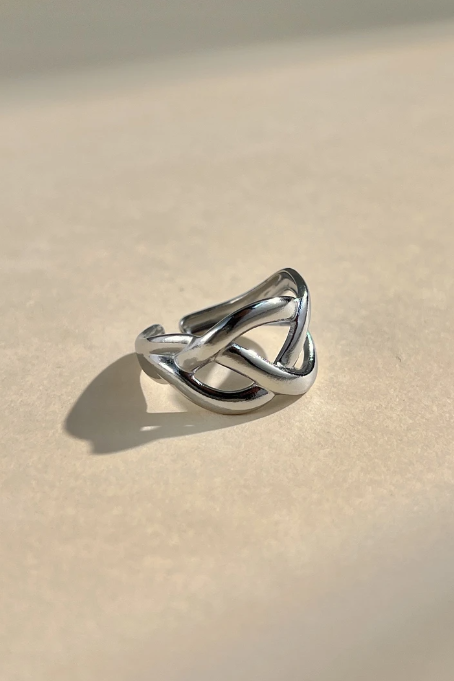 Bague design moderne entrelacé ajustable en acier