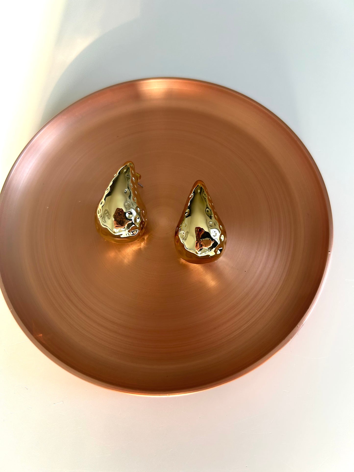 Boucles d'Oreilles Ondine - Gouttes Dorées Martelées