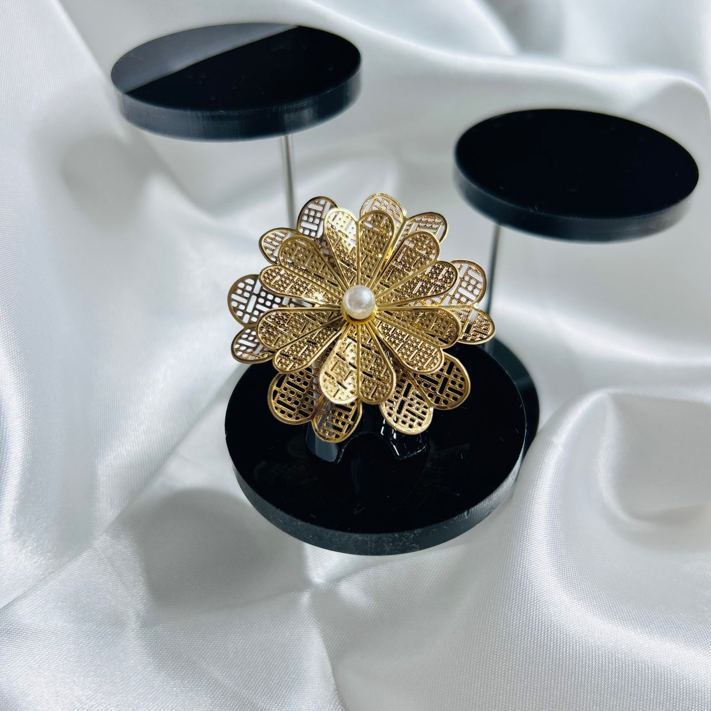 Bague Statement Fleur Contemporaine Ajourée