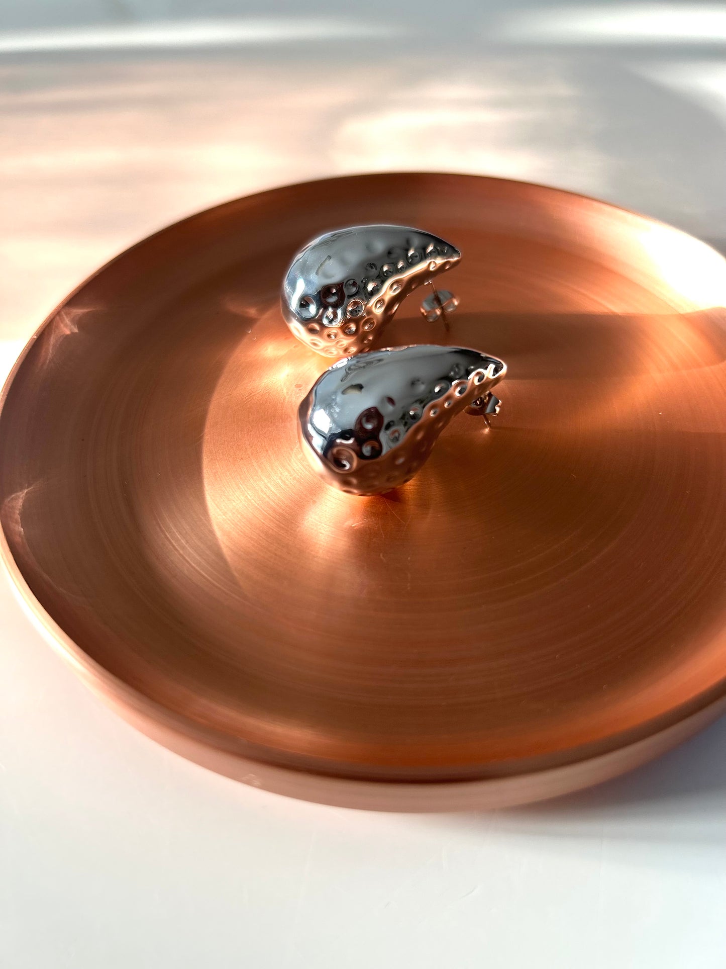 Boucles d'Oreilles Ondine - Gouttes Argentées Martelées