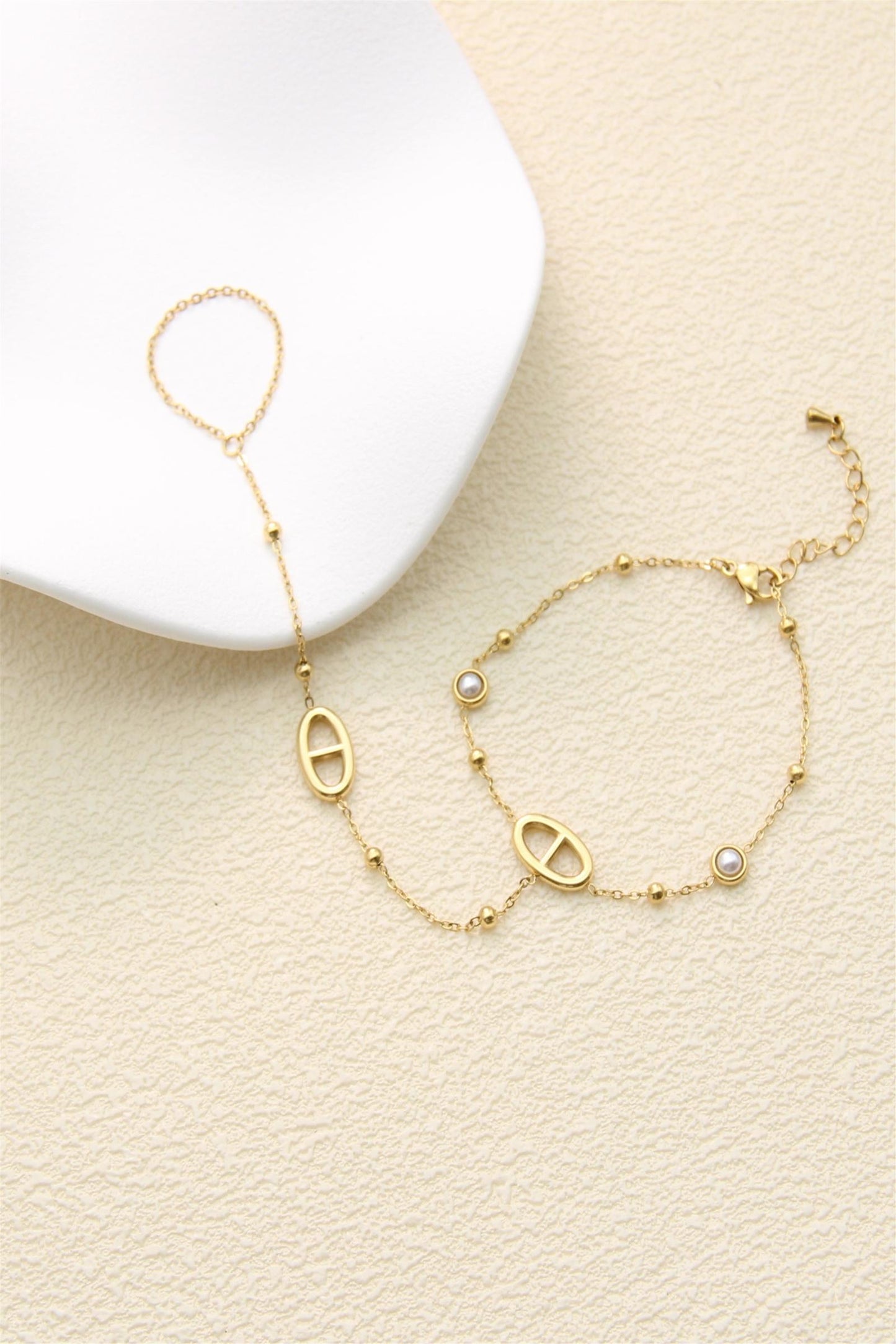 Bracelet de main Séléné — Mailles Marine & Perles