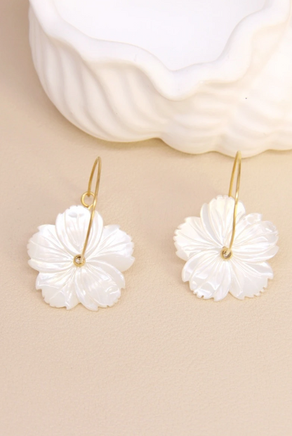 Boucles d’Oreilles “Fleur de Nacre” en acier inoxydable
