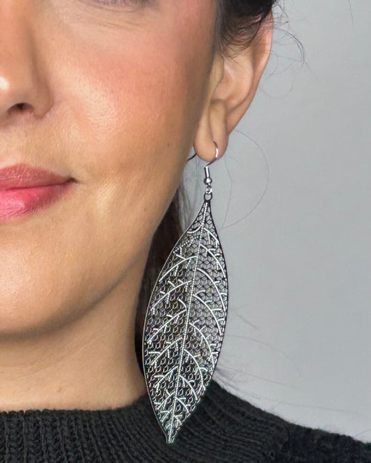 Boucles d'Oreilles Goutte Longue Structure Dentelée Argentée