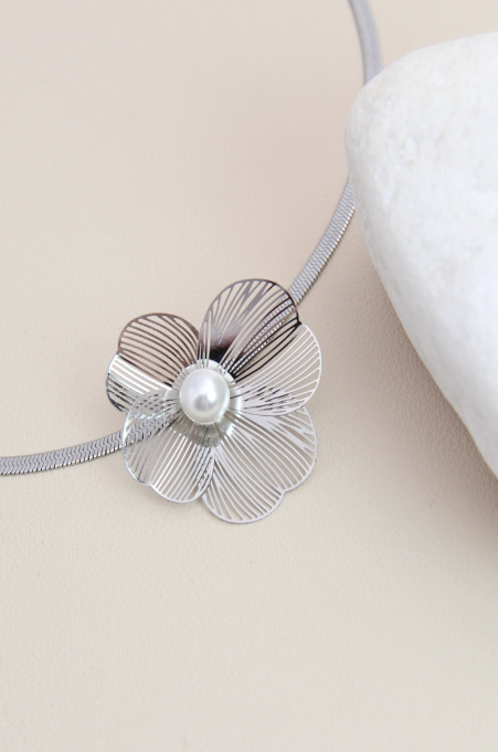 Collier design fleur en acier inoxydable